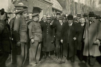 Visite d’Albert Sarraut, ministre de l’Intérieur, (au centre tenant une canne) ici au Perthus le 31 janvier 1939