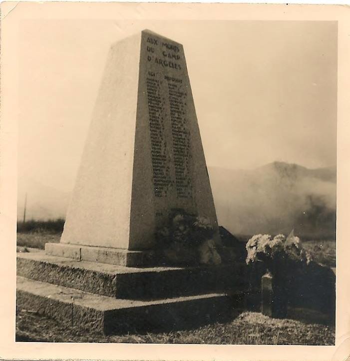  Stèle offerte par la famille Goldberg dans les années 1950.