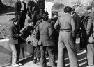 Réfugiés en route vers le camp d’Argelès-sur-Mer, février 1939.