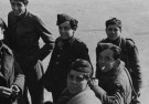 Jeune militaires républicains en route vers le camp d’Argelès-sur-Mer, février 1939.