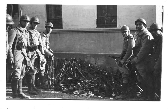 Un des premiers tas d'armes recueillies lors du passage des troupes républicaines au Perthus.