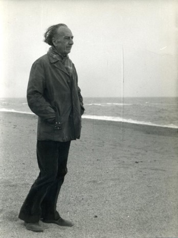 Agustí Bartra sur la plage d’Argelès-sur-Mer dans les années 1970