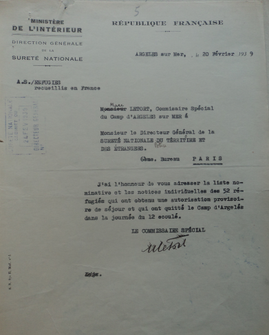Rapport sur les listes nominatives et notices individuelles de 52 réfugiés ayant obtenu une autorisation provisoire de séjour et qui ont quitté le camp et qui ont quitté le camp dans la journée du 12 février 1939.