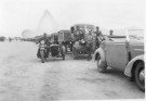 Convoi de camions pour le transfert de réfugiés vers le camp du Barcarès, 1939. Fonds Couderc. Mémorial d’Argelès-sur-Mer.